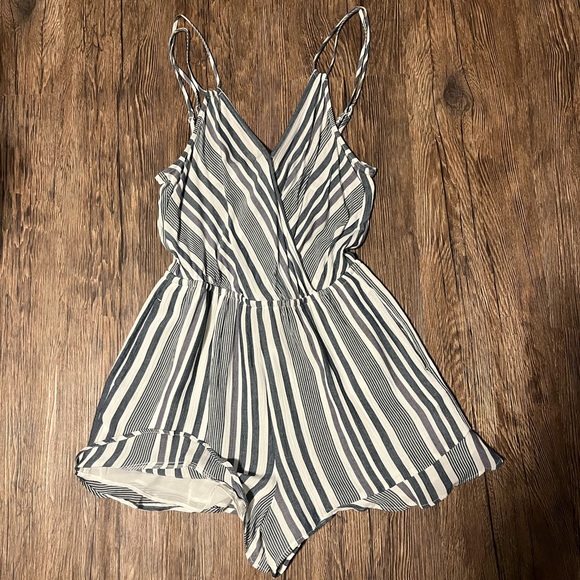 American Eagle striped ruffle romper with pockets, size S, PERFECT CONDITION - Picture 1 of 7